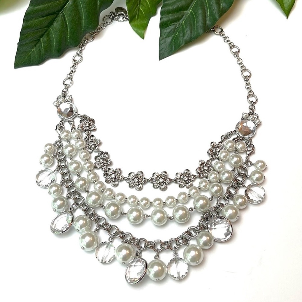 WHBM PEARL FLOWER CONVERTIBLE NECKLACE